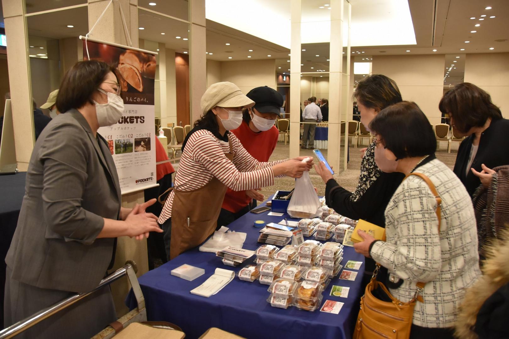 販売