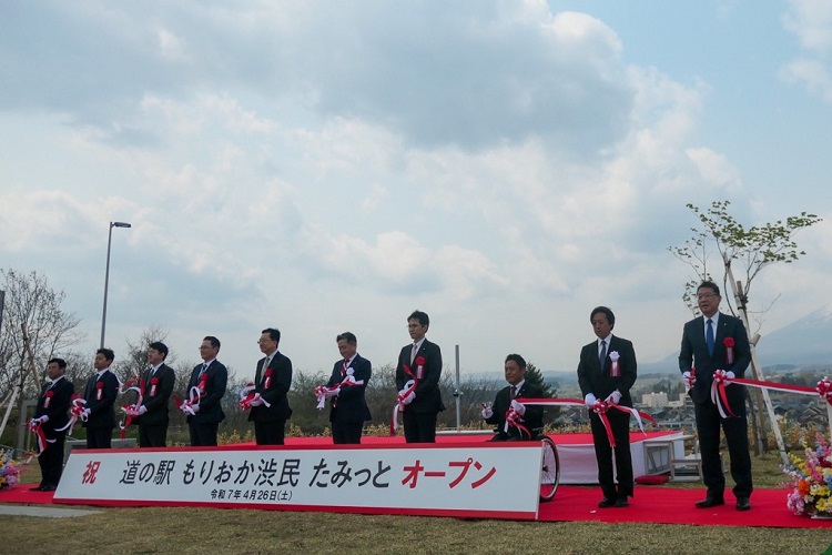 開業記念式典テープカット